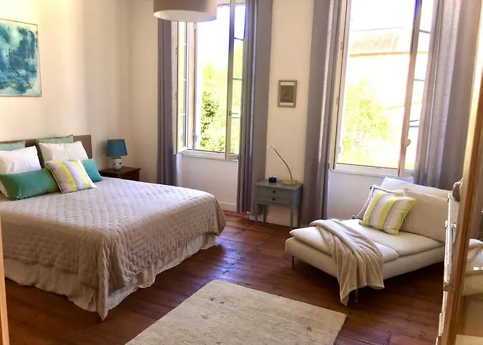 Maison De Maitre Elegia 게스트하우스 3*