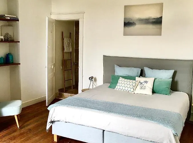 Maison De Maitre Elegia 게스트하우스 3*