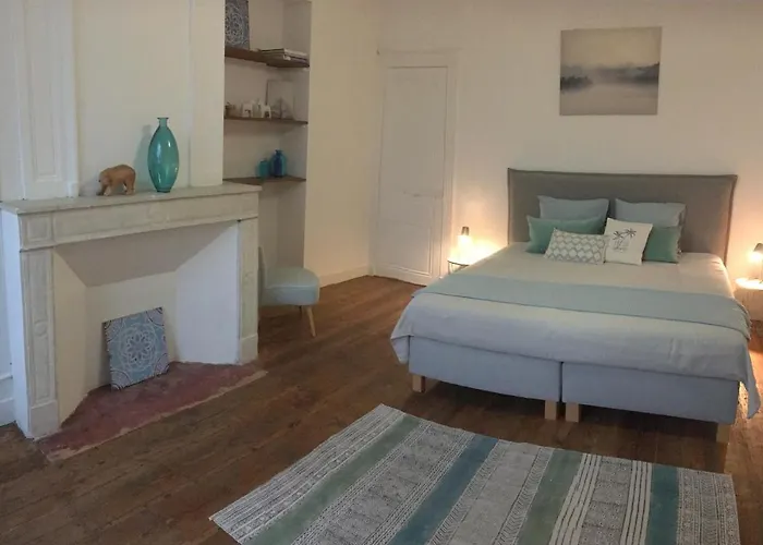 Maison De Maitre Elegia 게스트하우스 3*